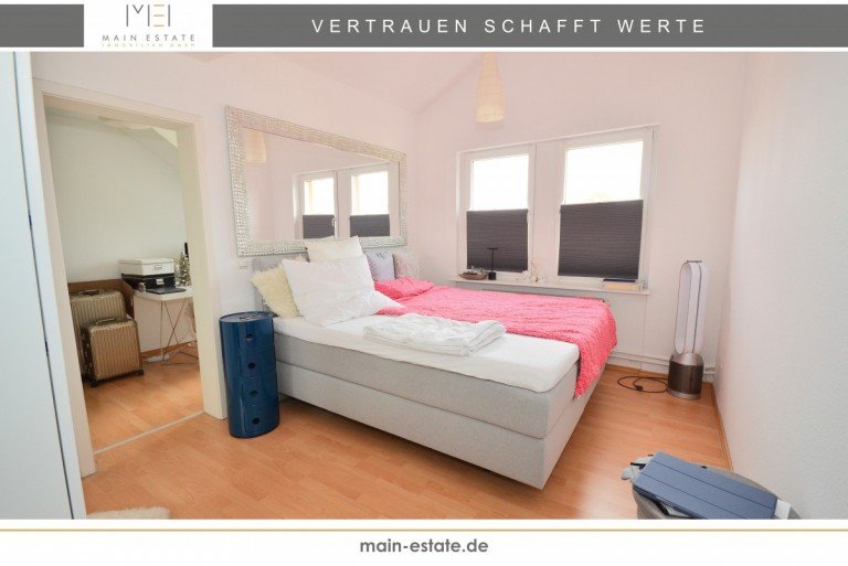 Wohnzimmer (Schlafzimmer) Neu-Isenburg Dachgeschosswohnung Charmante 1,5-Zimmer-Dachgeschosswohnung mit sonniger Terrasse