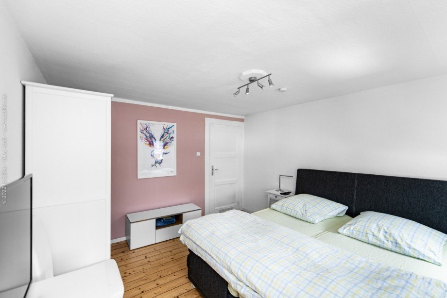 Schlafzimmer 1. OG Mehrfamilienhaus Neu-Isenburg