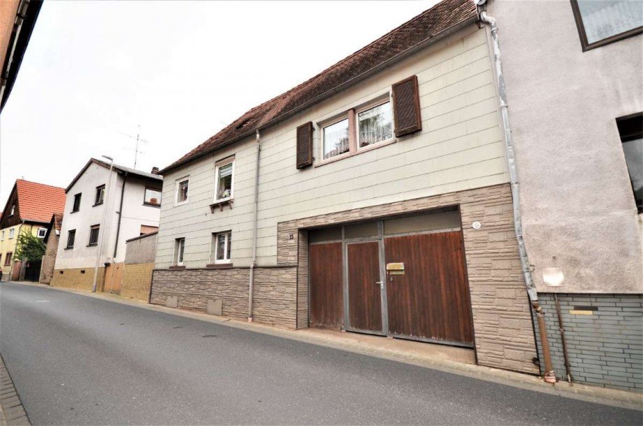 Vorderansicht Talstrasse Einfamilienhaus Hofstetten