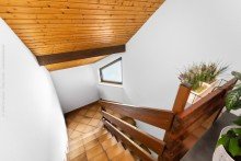 Treppenhaus DG Neu-Isenburg: Mehrgenerationenhaus mit drei Mieteinheiten und attraktivem Baufeld mit Bauvorbescheid